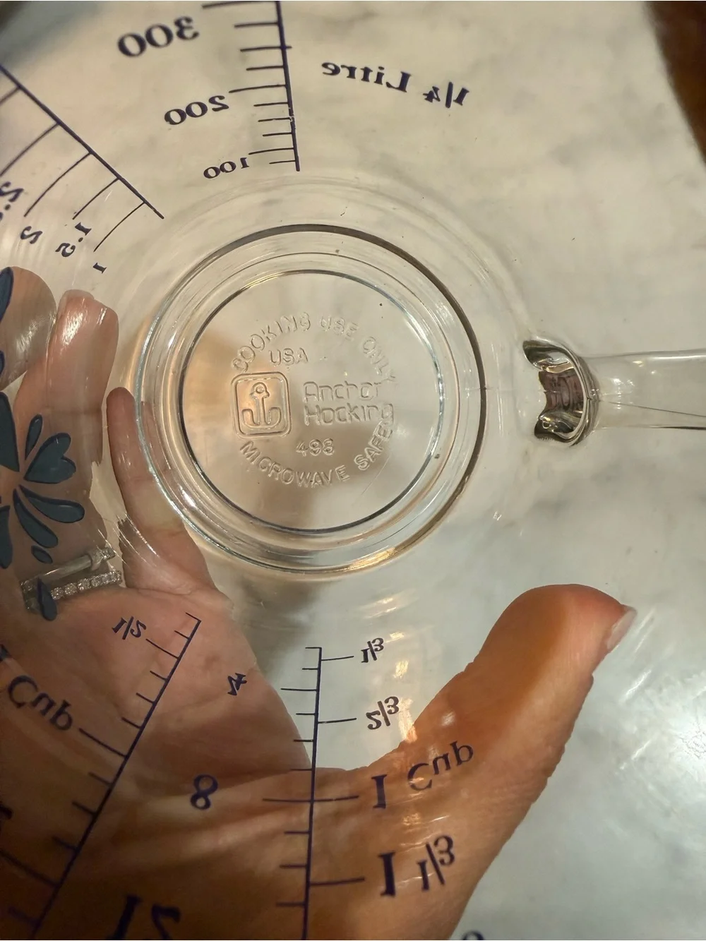 Pflatzgraff Yorktowne Glass Measuring Cup Anchor Hocking 16 oz collectible